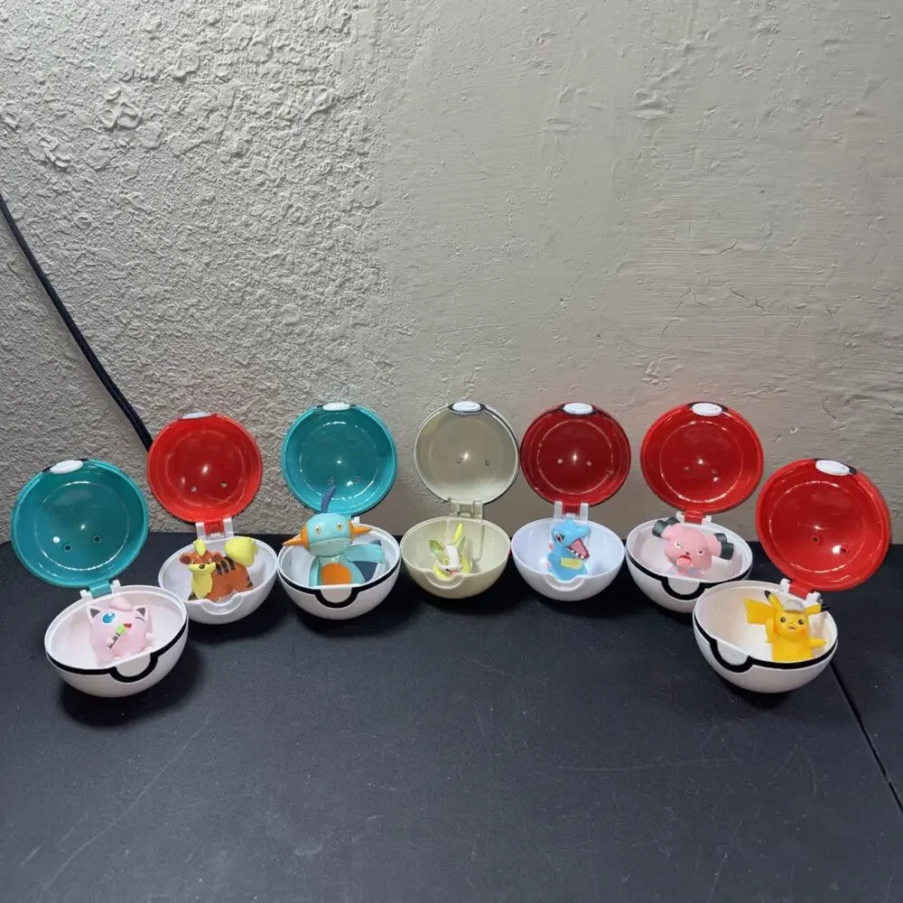 Pokémon Poke Balls TOMY Pokeball Throw N Pop Lot Of 7 W/ Figures